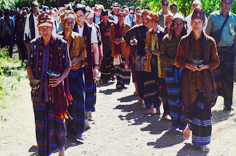 Ritual Pati Ka Du'a Bapu Ata Mata di Danau Kelimutu